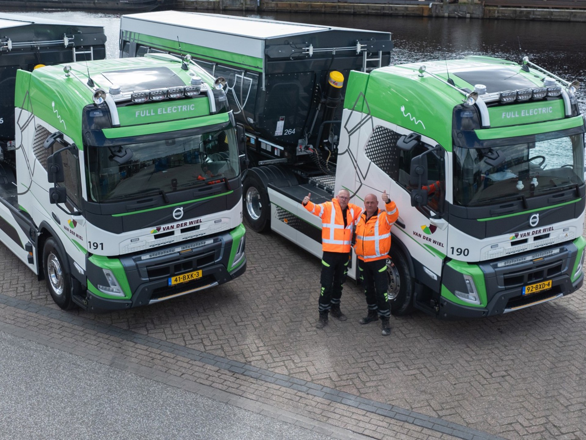 case-van-der-wiel-elektrische-vrachtwagens-twee-medewerkers-2000x1064.jpg