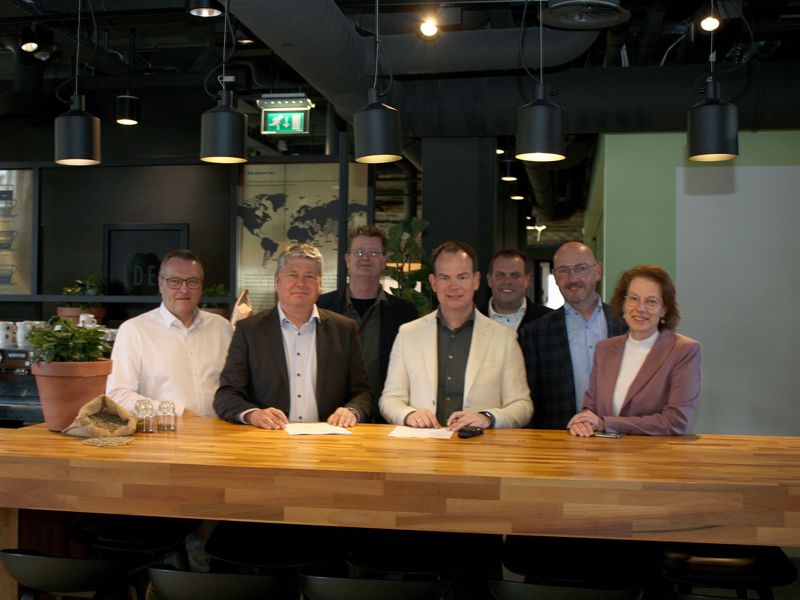 nieuws-jacobs-douwe-egberts-samenwerking-groepsfoto-2000x1333.jpg