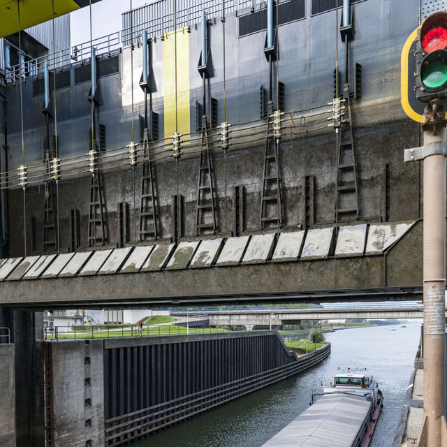 markt-infra-virtual-bridge-schip-sluis-amsterdam-rijnkanaal-720x1080.jpg