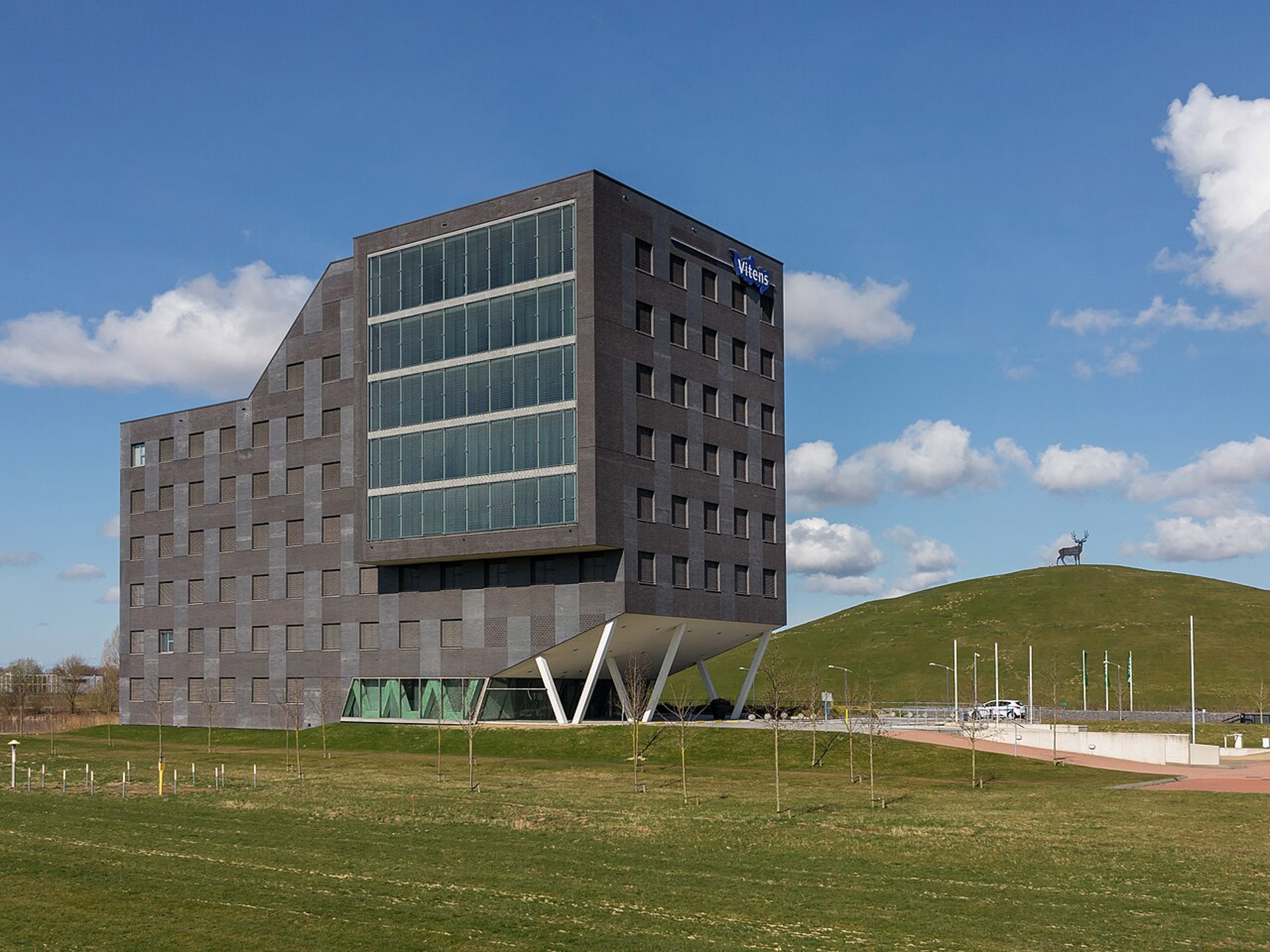 Arnhem, Kantoorgebouw Van Waterleidingbedrijf Vitens Foto4 2015 04 05 10.55