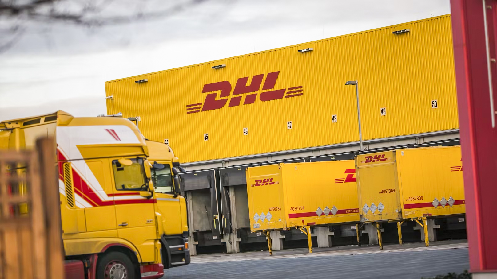 thema-netcongestie-logistiek-dhl-vrachtwagens-1616x909.jpg