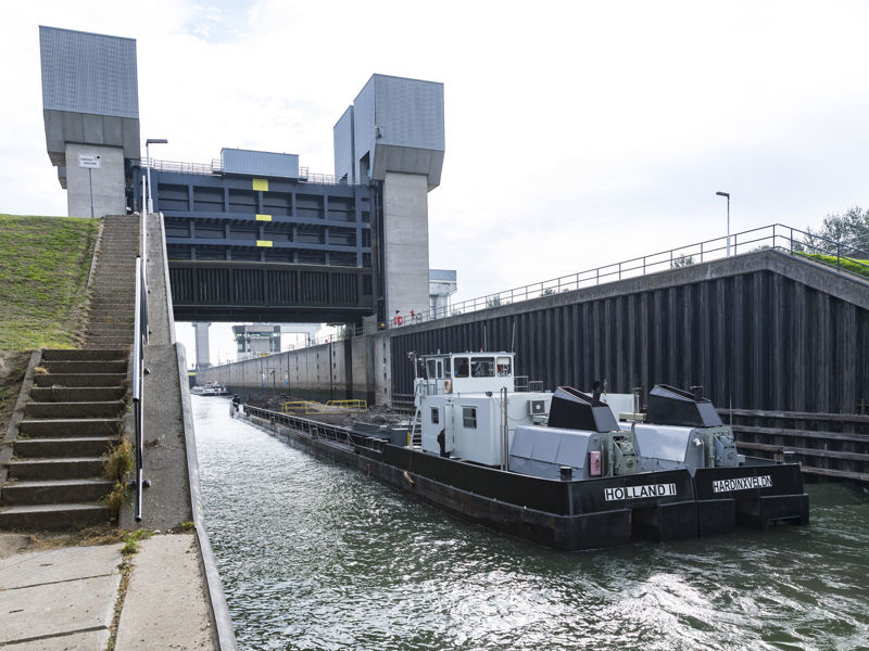 markt-infra-virtual-bridge-schip-sluis-amsterdam-rijnkanaal-1620x1080.jpg
