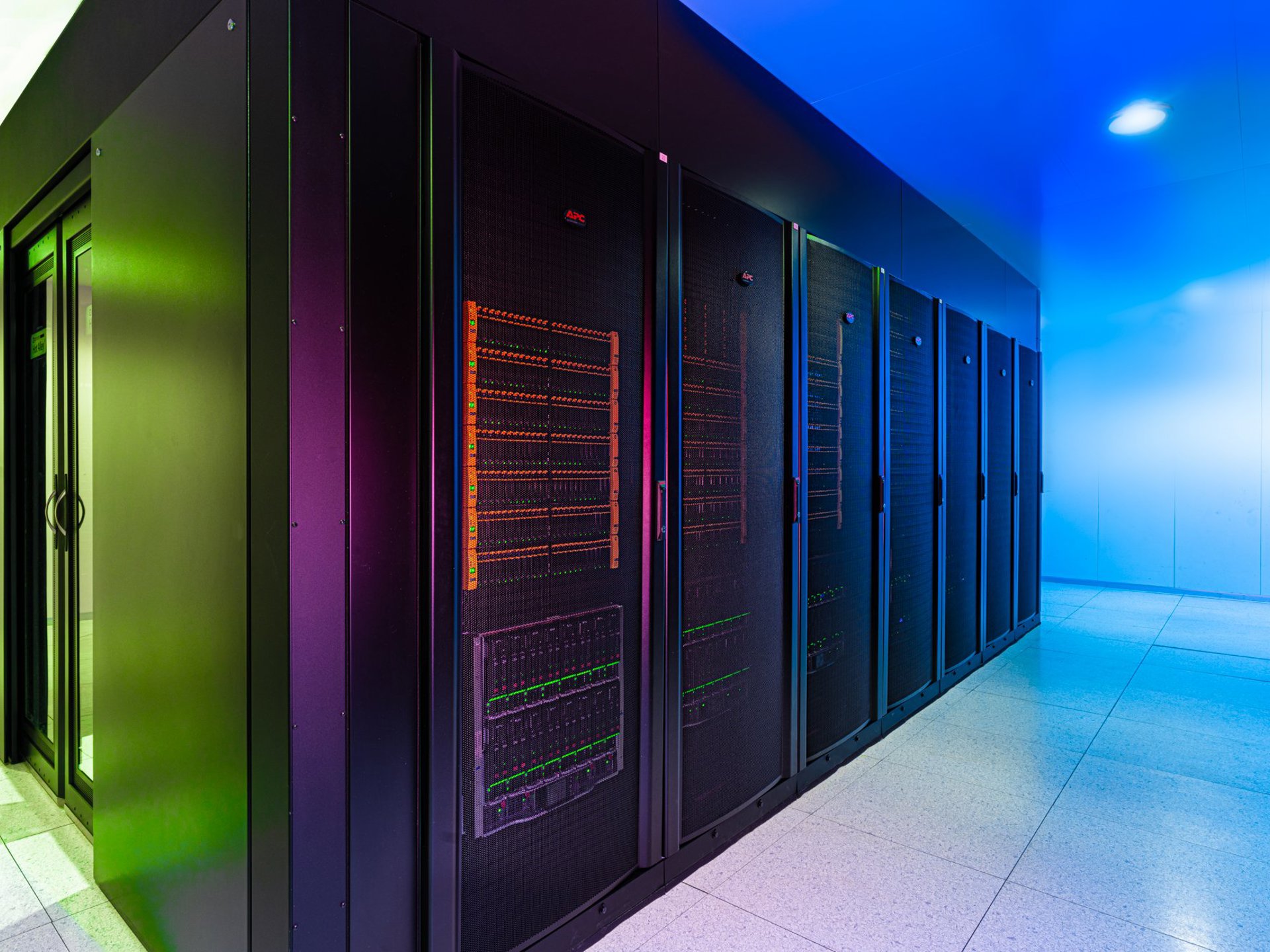oplossingen-datacenters-servers-kleuren-2000x1334.jpg
