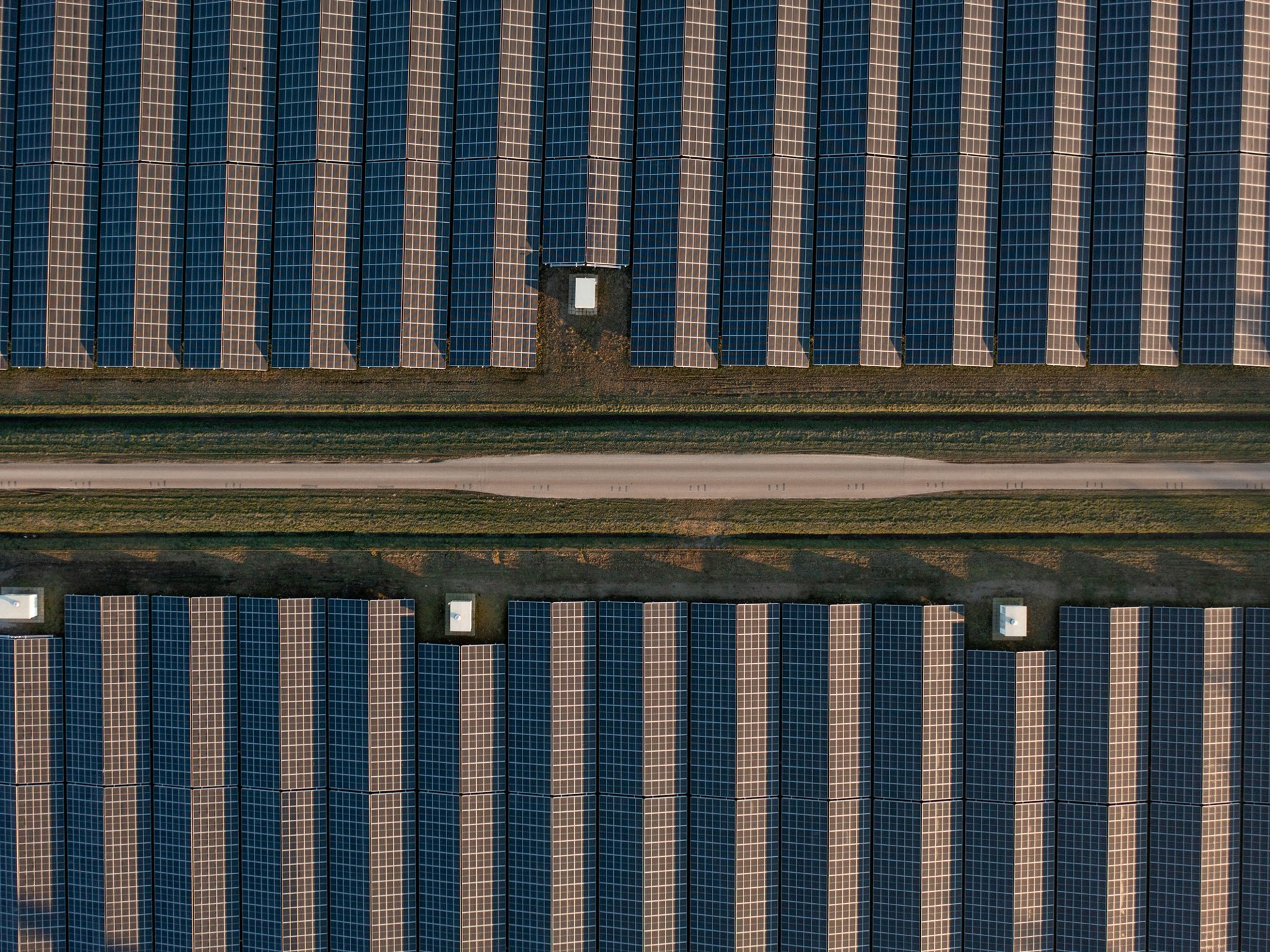 nieuws-header-luchtfoto-zonnepanelen-dronefoto-2000x1500.jpg