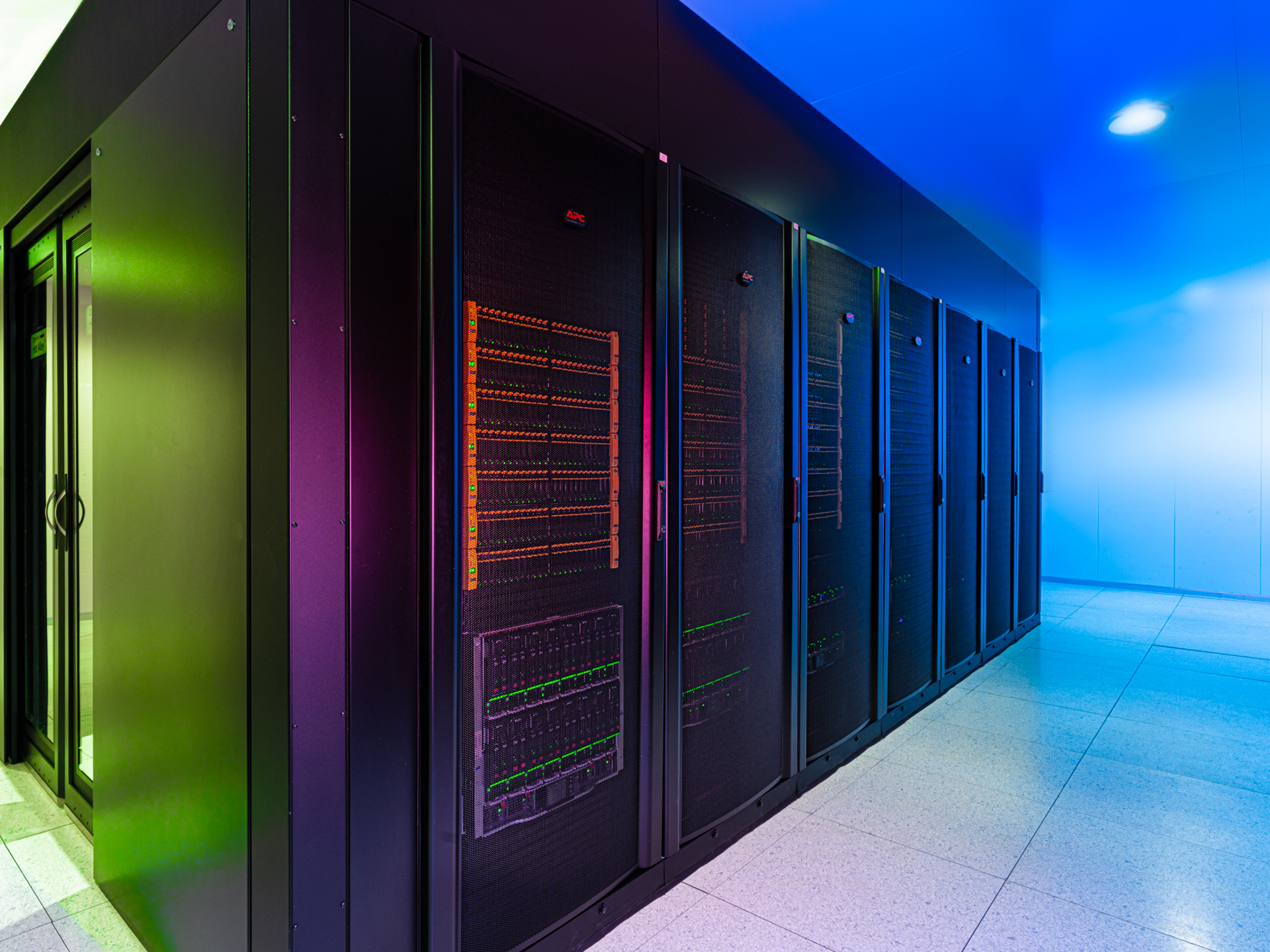 oplossingen-datacenters-servers-2000x1334.jpg