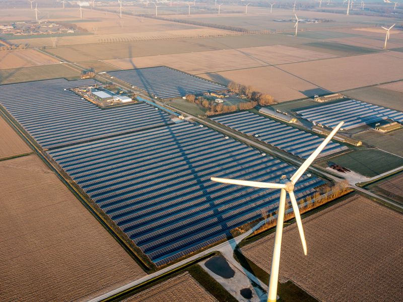 oplossingen-smart-grid-flevoland-luchtfoto-drone-windmolen-zonnepanelen-2000x1250.jpg
